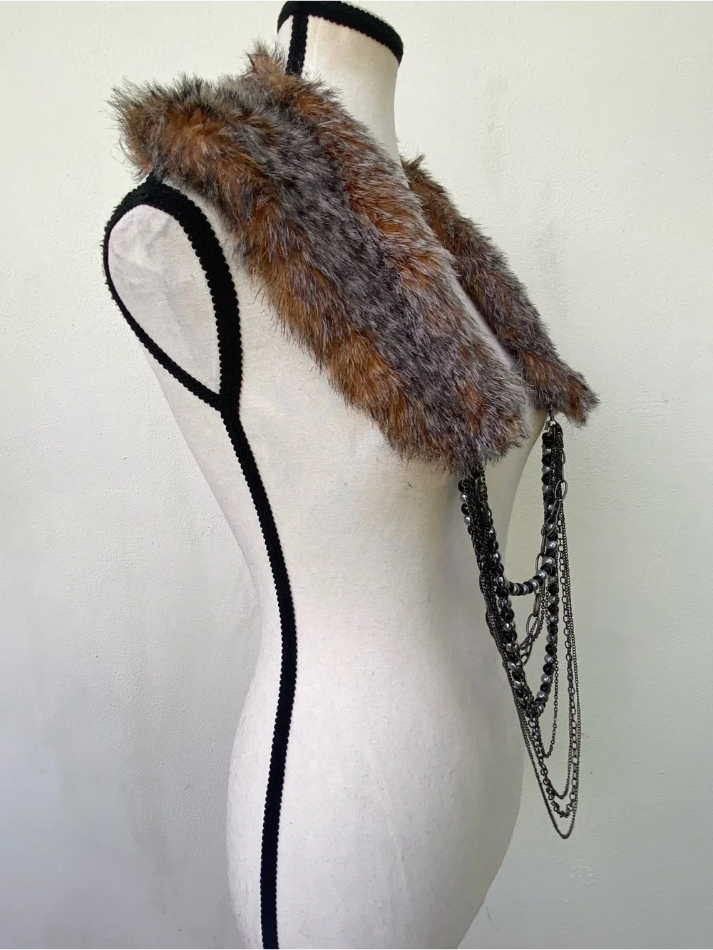 Y2K EURO Supertrash Faux Fox Fur & Pearl Chain Collar Stope Necklace One Size